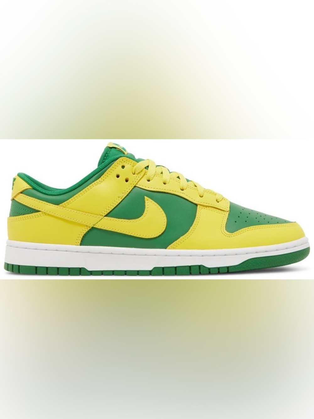Nike Dunks “Reverse Brazil” - Picture 1 of 5